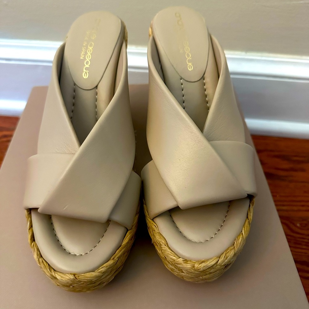 NWOT Donald Pliner wedges sandals